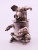 A 925 silver box in the form of a pig. 3.5 cm high.