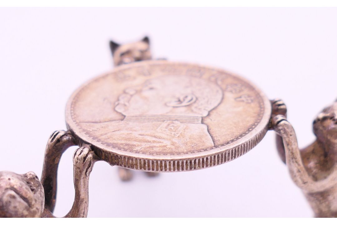 A cat coin stand. 4 cm high. - Image 3 of 5