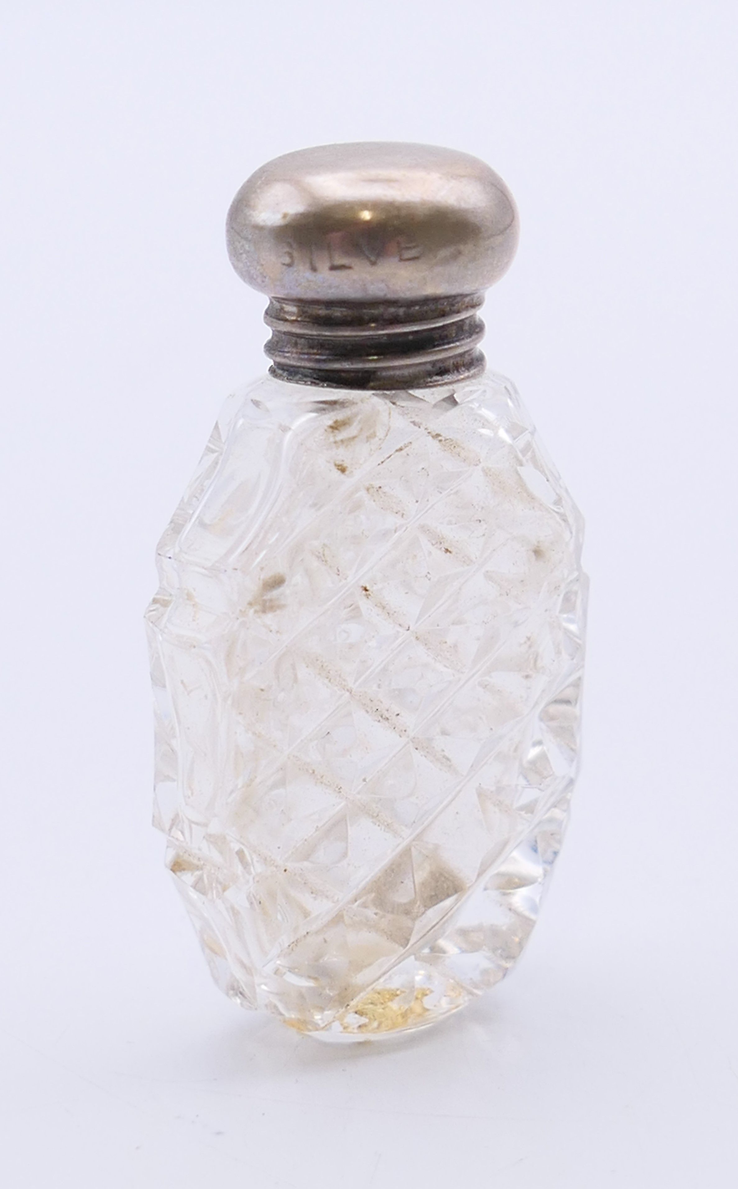 Five mini silver-topped glass scent bottles. The tallest 6.25 cm high. - Image 4 of 7