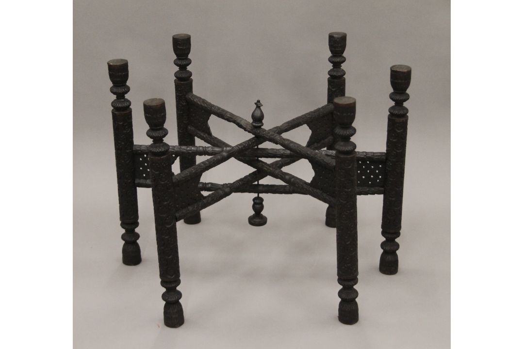 An Eastern brass-topped folding table. 75 cm diameter. - Image 5 of 5