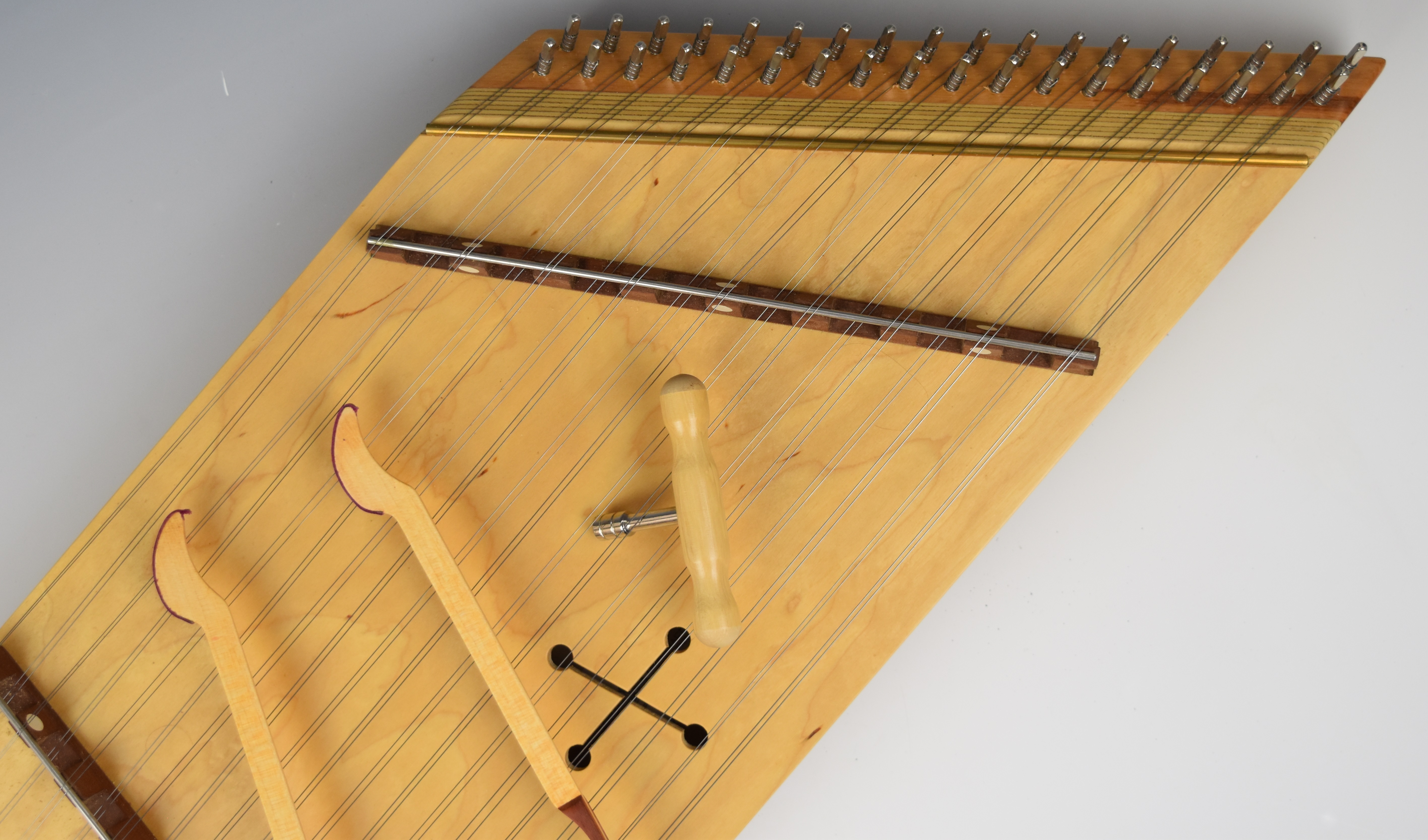 Thirty six string dulcimer or zither with tuning key and hammers, length 95cm, in original box - Image 3 of 5