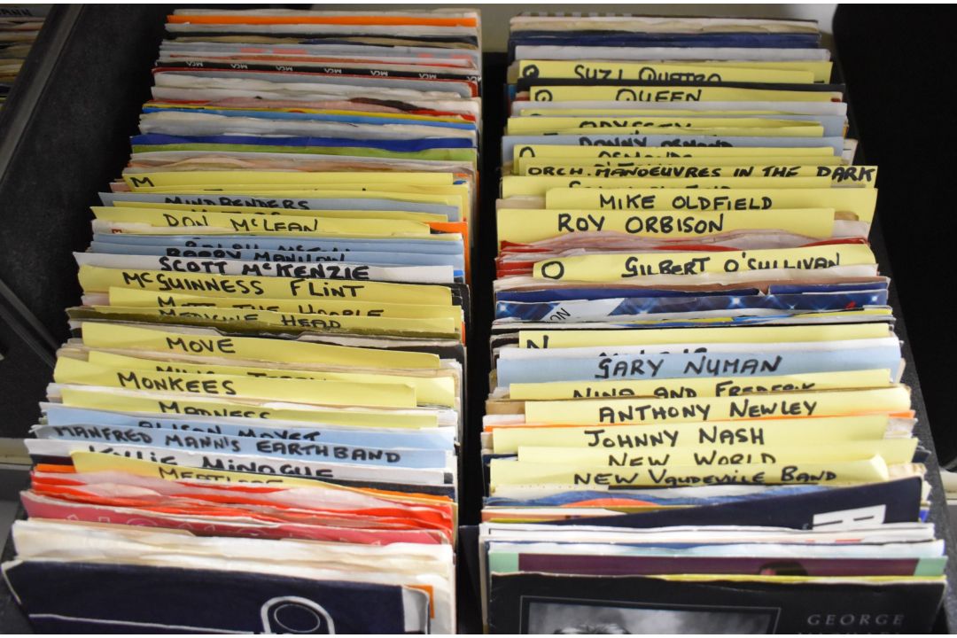 Approximately 300 singles M-P including Madness, Mungo Jerry, The Move, Olivia Newton John, - Image 4 of 4