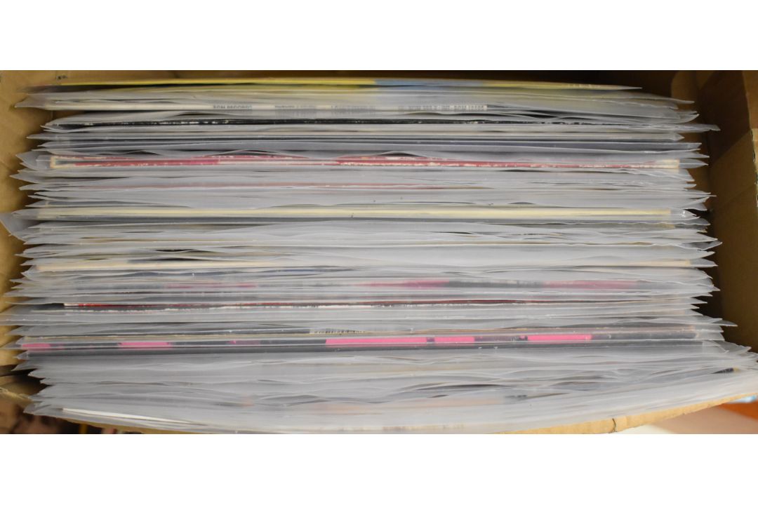 Approximately seventy 12" singles including Blancmange, Simple Minds, Genesis, Frankie Goes To - Image 4 of 4