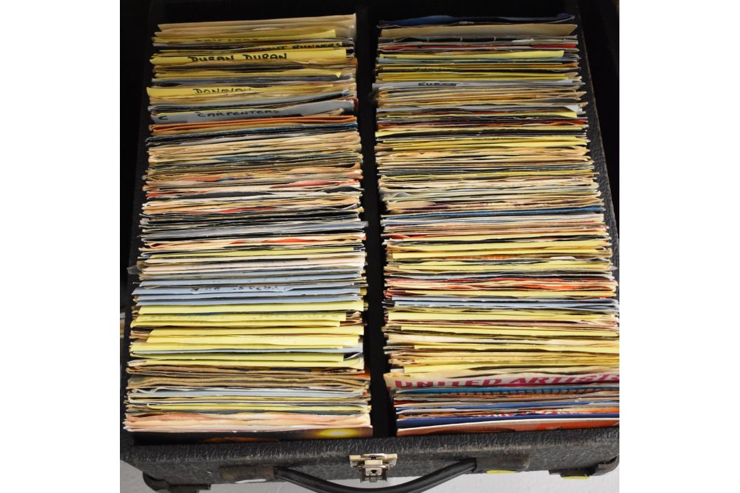 Approximately 300 singles C-E including Dave Dee, Dozy, Beaky, Mick and Tich, Bob Dylan, Donovan, - Image 4 of 4