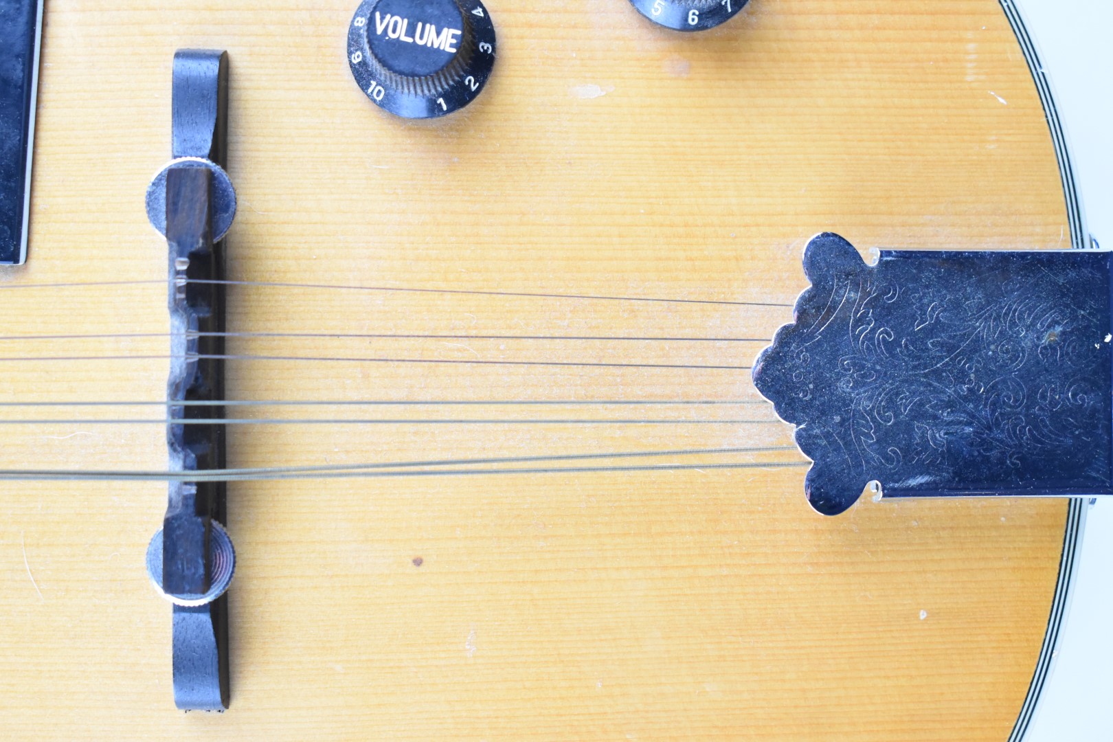 Santana eight string electro-acoustic mandolin with mother of pearl, faux ivory and engraved - Image 4 of 8