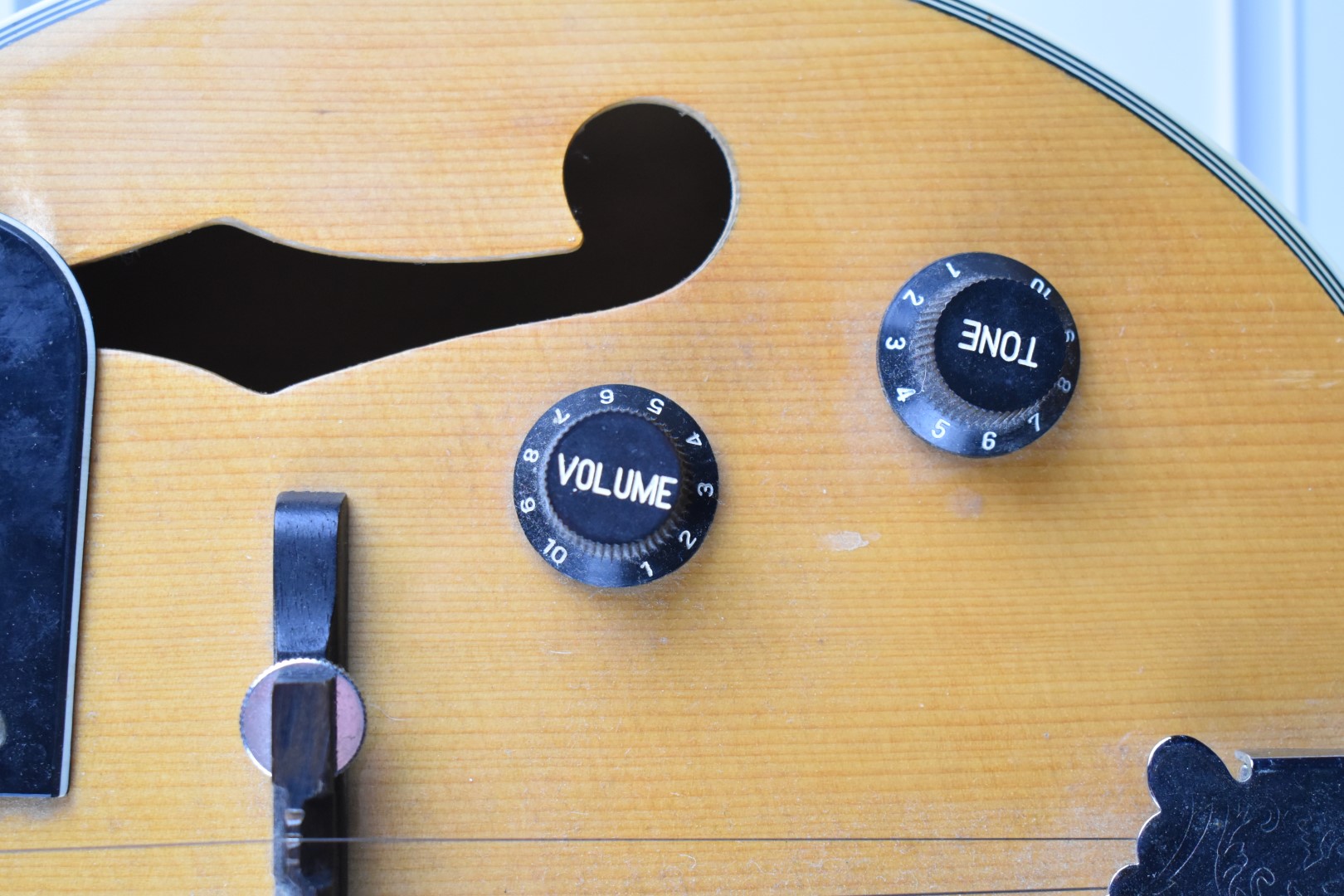 Santana eight string electro-acoustic mandolin with mother of pearl, faux ivory and engraved - Image 3 of 8