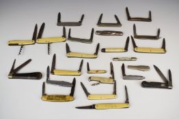 Twenty two pocket / folding knives including three Sheffield manufactured, longest blade 7cm. PLEASE