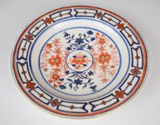 An 18th/19thC first period Worcester shallow dish or plate with Imari style decoration, diameter