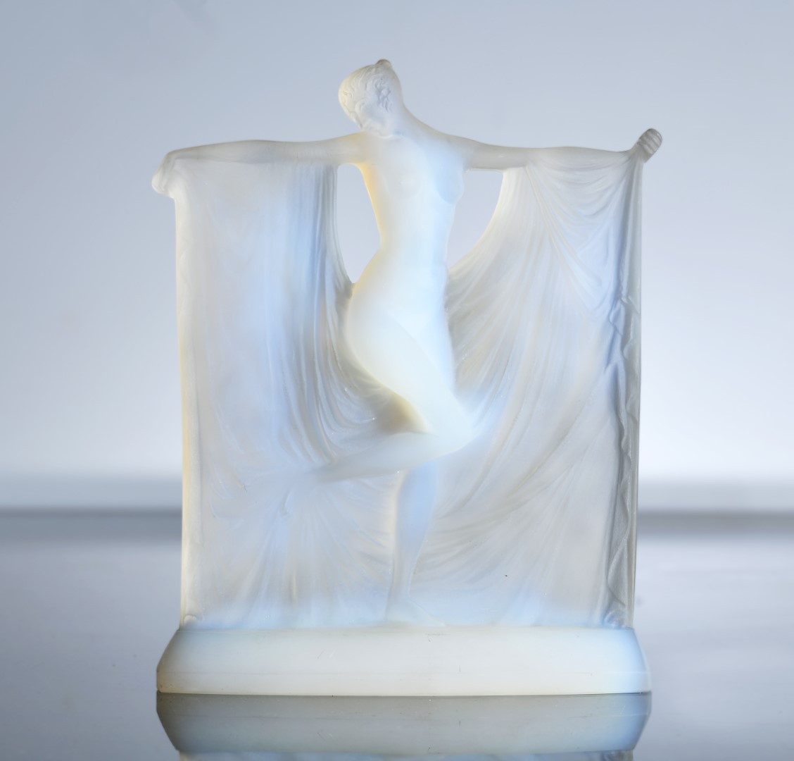 René Lalique Suzanne Art Deco satin frosted opalescent glass statuette, signed to base 'R Lalique - Image 2 of 5