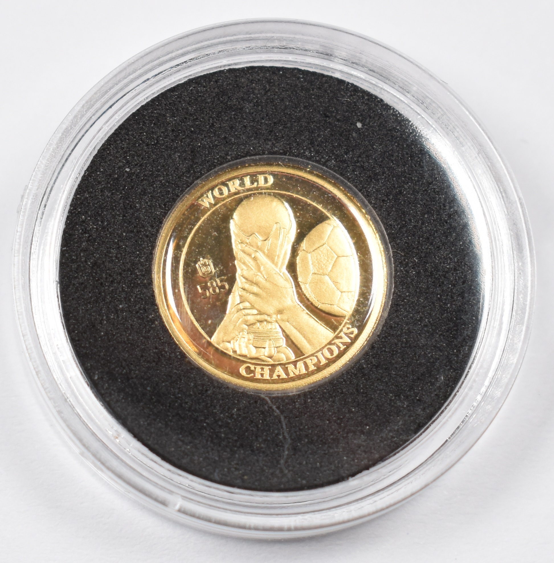 Twelve 0.585 miniature gold coins, each 0.5g, all with certificates - Image 9 of 12