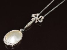Belle Époque 9ct gold necklace in the form of a bow, with drop section set with a blister pearl, old