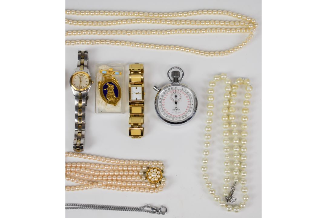 A collection of costume jewellery including Gucci pendant watch, Rocar stopwatch, silver Jubilee - Image 3 of 3