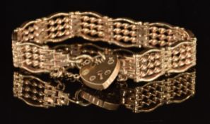 A 9ct gold gate bracelet with 9ct gold heart padlock clasp, 24.5g, 18cm