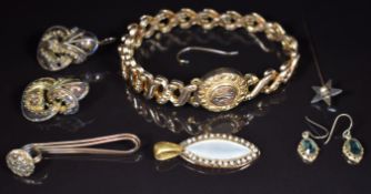 A collection of jewellery to including Victorian stick pin set with a pearl, mother of pearl pendant