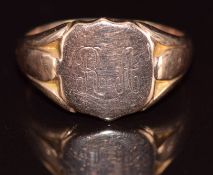 A 9ct rose gold signet ring, Chester 1913, 6.3g, size T