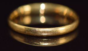 A 22ct gold wedding band / ring, 2g, size K