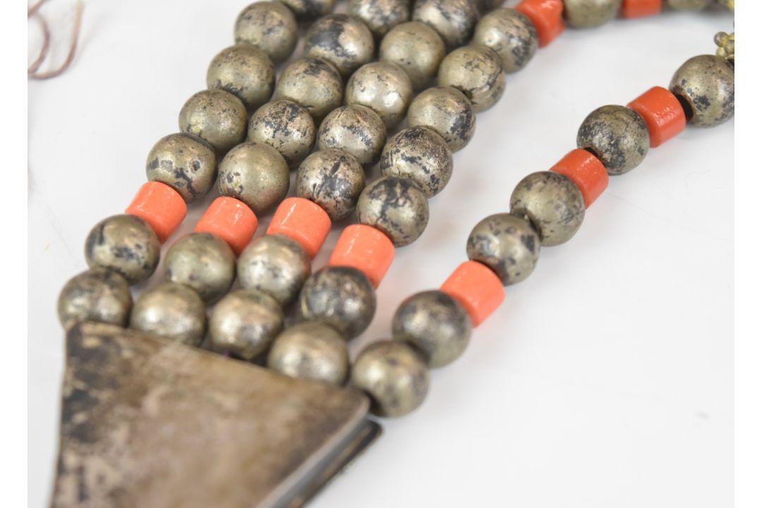 Yemenite tribal necklace made up of white metal and coral coloured glass beads - Image 4 of 10