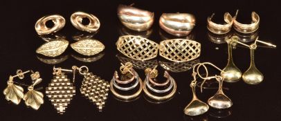 Ten pairs of 9ct gold earrings including triple-coloured, hoops, etc, 10.8g