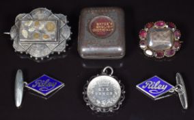 Victorian yellow metal mourning brooch / pendant set with foiled garnets and hinged glass