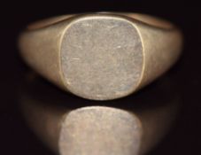 A 9ct gold signet ring, 4.7g, size R