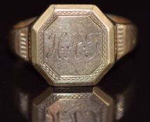 A 9ct gold signet ring, 4.7g, size T