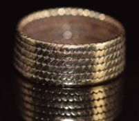 A 9ct gold ring made up of rope twist decoration, 3.7g, size J