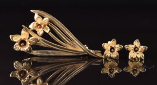 A 9ct gold brooch in the form of daffodils, with earrings each in the form of a daffodil, 8.3g
