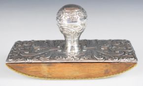 Victorian hallmarked silver desk blotter with embossed decoration, Birmingham 1899, maker Synyer &