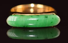 Chinese 18k gold ring set with jadeite, 3.2g, size M