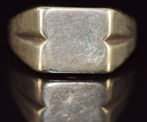 A 9ct gold signet ring, 6.6g, size T