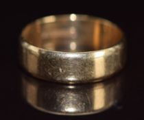 A 9ct gold wedding band / ring, 3.5g, size P