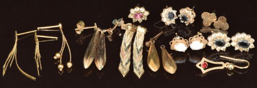 Seven pairs of 9ct gold earrings including opals, plaited, faceted, etc and some single earrings,