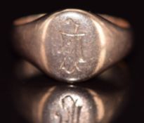 A 9ct rose gold signet ring, London 1919, 4.4g, size O