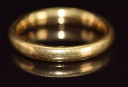 A 22ct gold wedding band / ring, 7.1g, size P