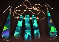 A 9ct gold chain with three acrylic pendants and similar earrings by Stephanie Buddle