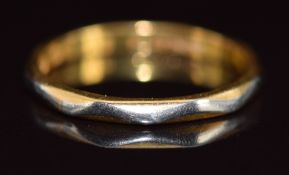 A 22ct gold faceted wedding band with platinum finish, 2.6g, size N