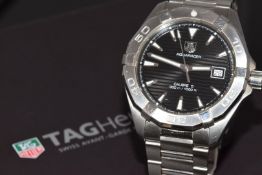 Tag Heuer Aquaracer gentleman's automatic wristwatch ref. WAY2110 with date aperture, luminous hands
