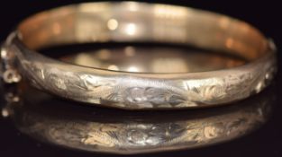 A 9ct gold bangle with engraved decoration, 10g, 5.6 x 5.8cm