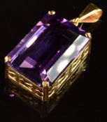 An 18k gold pendant set with an emerald cut amethyst of approximately 19.3ct, 6.6g, 3.4 x 1.5cm