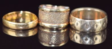A 22ct gold wedding band / ring (2.7g, size K), 9ct gold wedding band / ring with engraved stars and