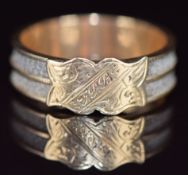 Victorian 9ct gold mourning ring set with plaited hair, 2.4g, size O