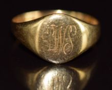 An 18ct gold signet ring, 3.2g, size N