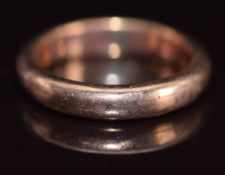A 9ct rose gold wedding band / ring, 5.7g, size N