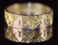 Victorian 9ct gold ring with engraved decoration, London 1879, 2.8g, size N