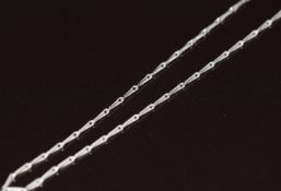 An 18ct white gold necklace / chain, 4.2g, 45.5cm