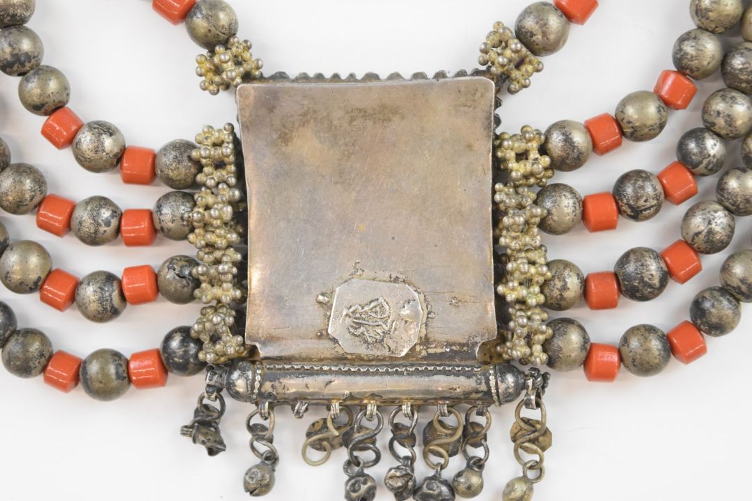 Yemenite tribal necklace made up of white metal and coral coloured glass beads - Image 3 of 10