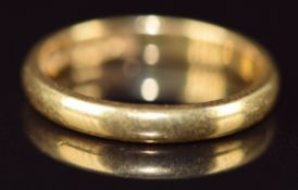 A 22ct gold wedding band / ring, 4g, size M
