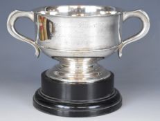 Mappin & Webb George V hallmarked silver twin handled presentation bowl, on original base set with