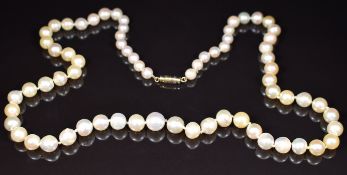 A single strand of cultured pearls (largest 10.2mm, smallest 6.6mm), 55g, 64cm