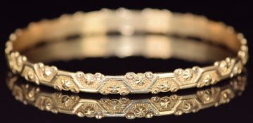 A 22k gold bangle, 18.9g, 6.3cm